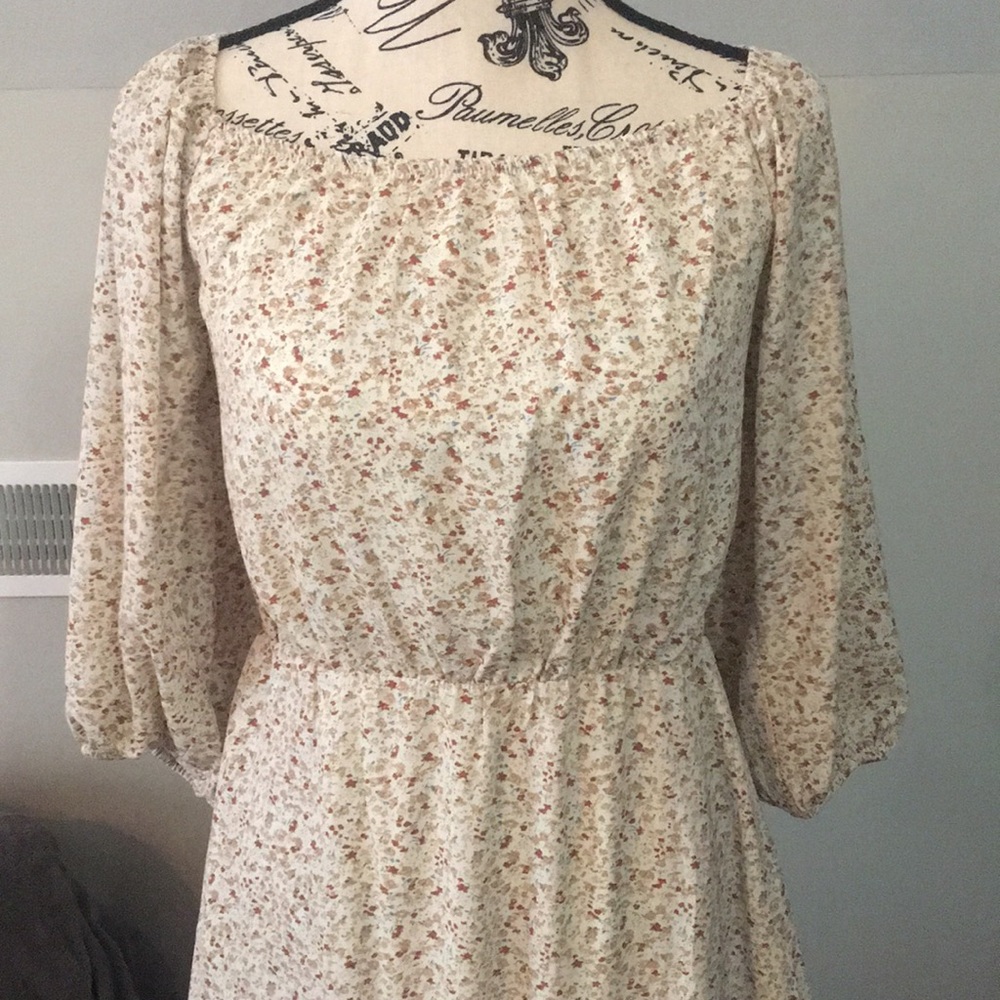 NWT Boutique mid length dress. Size medium, never worn.